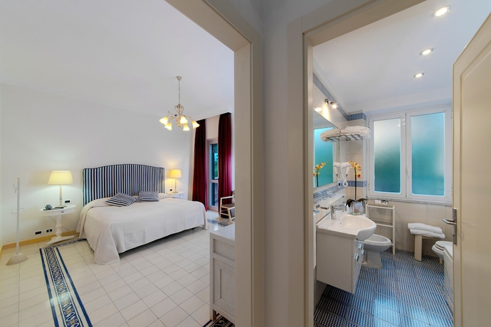 Imagen de la habitación del Hotel La Reginella Resort and Spa. Foto 16