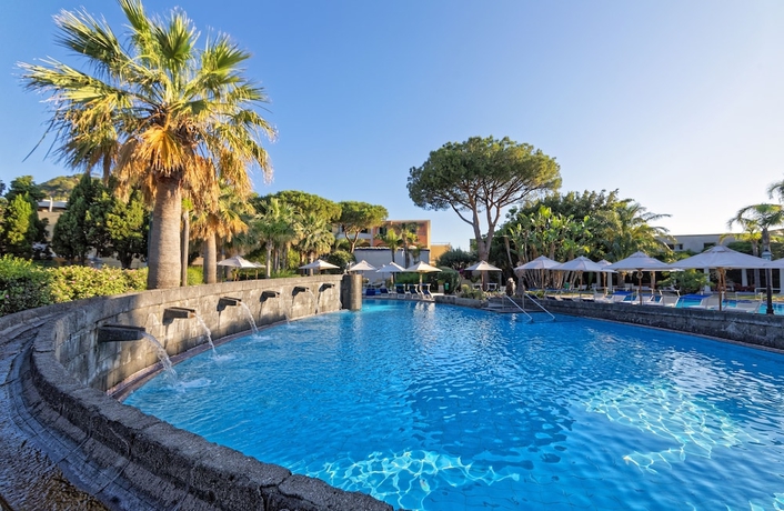 Imagen de la piscina del Hotel La Reginella Resort and Spa. Foto 19