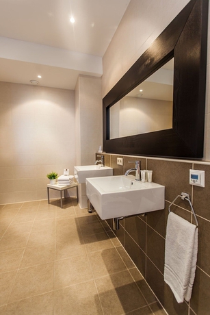 Imagen de la habitación del Hotel La Reine. Foto 14