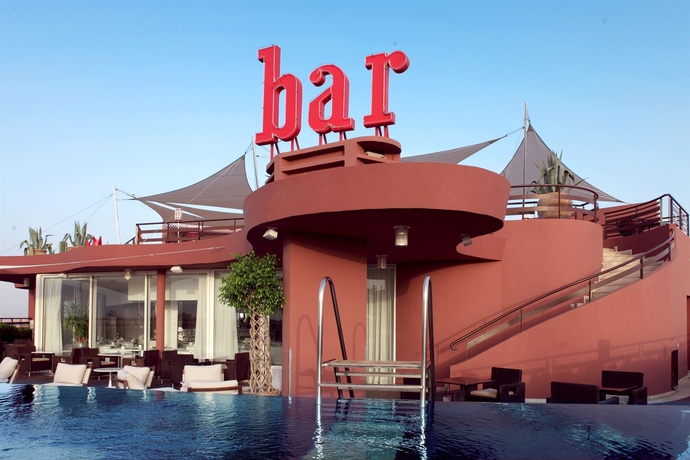 Imagen de los exteriores del Hotel La Renaissance Hotel. Foto 5