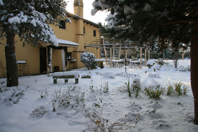 Imagen de los exteriores del Hotel La Rescossa. Foto 7