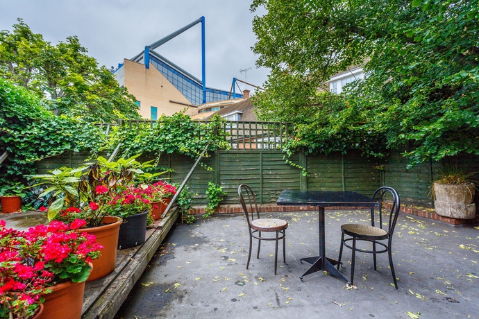 Imagen de los exteriores del Hotel La Reserve, Londres. Foto 10