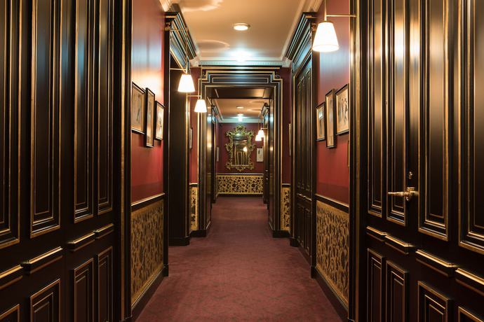 Imagen de los interiores del Hotel La Reserve Paris and Spa. Foto 12