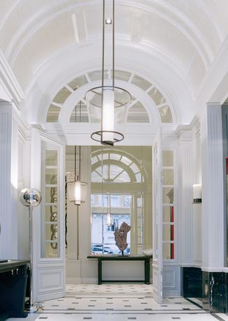 Imagen de los interiores del Hotel La Reserve Paris and Spa. Foto 18