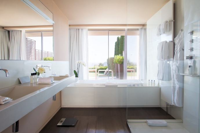 Imagen de la habitación del Hotel La Reserve Ramatuelle Spa and Villas. Foto 2