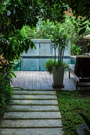 Imagen de la piscina del Hotel La Residence Blanc D' Angkor Siem Reap. Foto 16