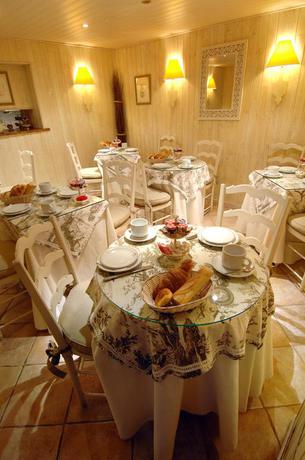 Imagen del bar/restaurante del Hotel La Residence Du Berry. Foto 3