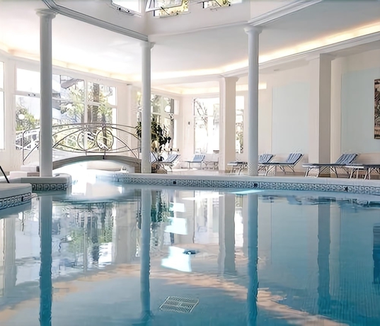 Imagen de la piscina del Hotel La Residence and Idrokinesis. Foto 12