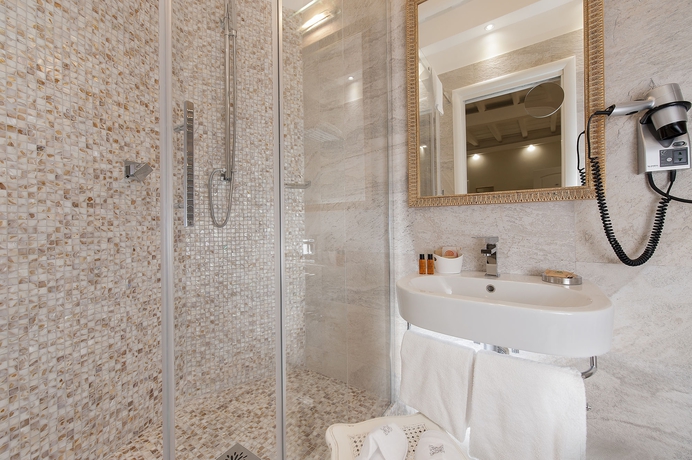 Imagen de la habitación del Hotel La Residenza Del Sole Al Pantheon. Foto 5