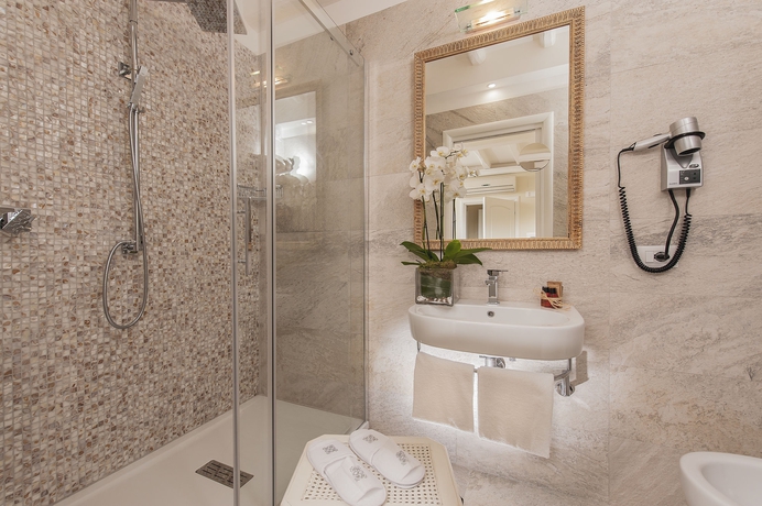 Imagen de la habitación del Hotel La Residenza Del Sole Al Pantheon. Foto 9