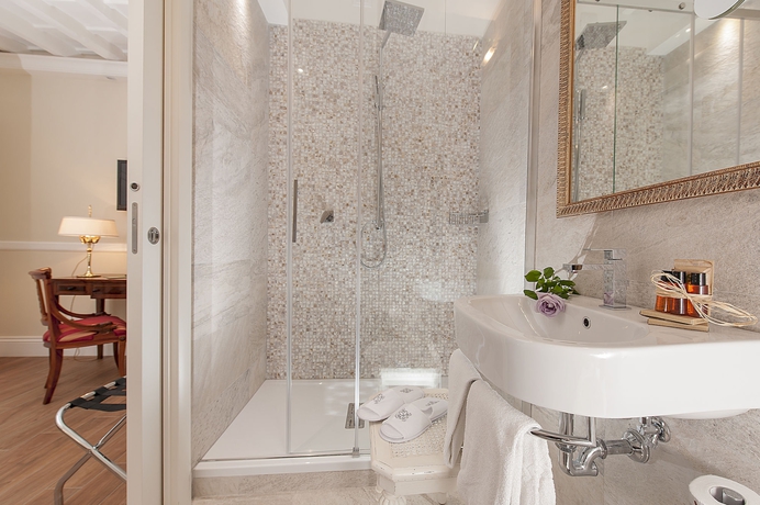 Imagen de la habitación del Hotel La Residenza Del Sole Al Pantheon. Foto 10