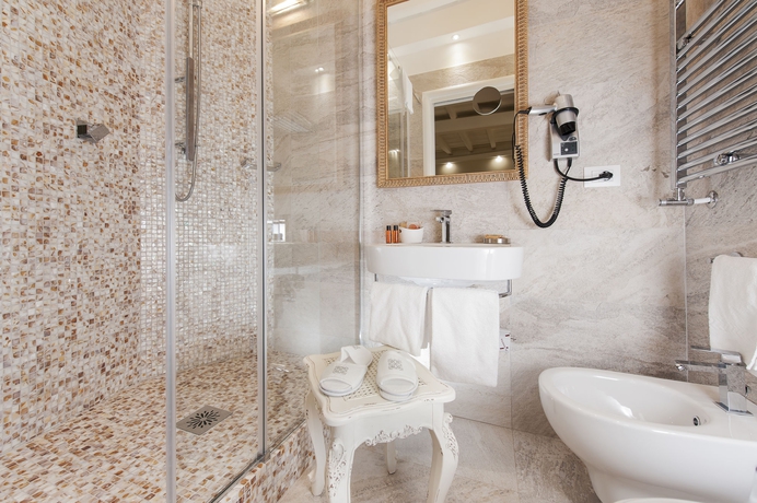 Imagen de la habitación del Hotel La Residenza Del Sole Al Pantheon. Foto 11