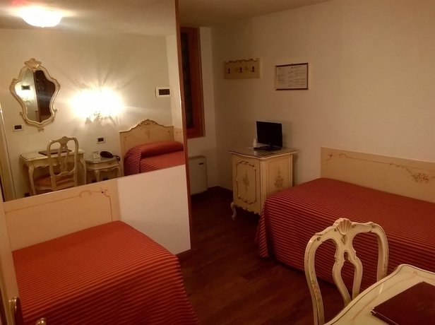 Imagen de la habitación del Hotel La Residenza, Lido di Venezia. Foto 7