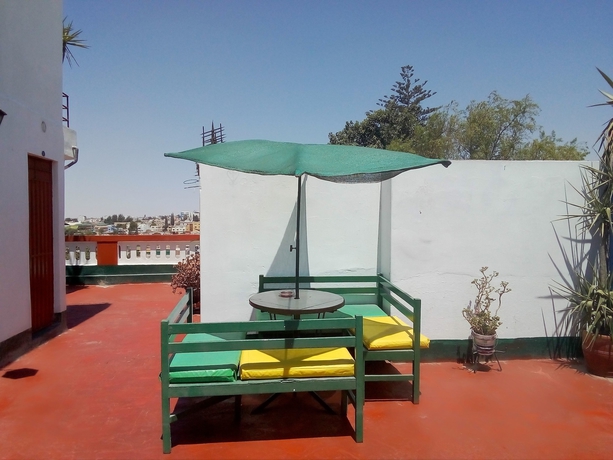 Imagen de los exteriores del Hotel La Reyna. Foto 16