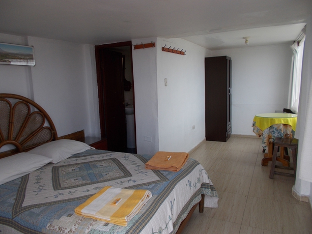 Imagen de la habitación del Hotel La Reyna. Foto 3