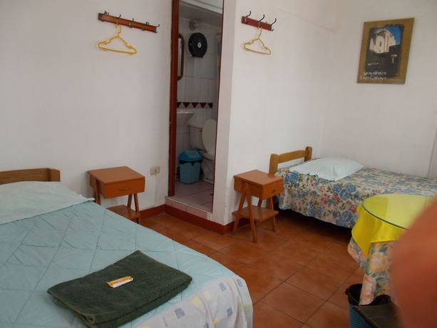 Imagen de la habitación del Hotel La Reyna. Foto 8