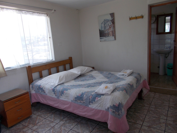 Imagen de la habitación del Hotel La Reyna. Foto 10