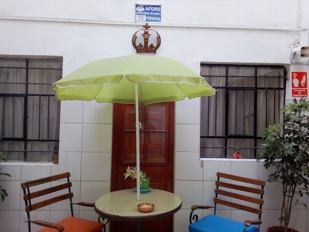 Imagen de los exteriores del Hotel La Reyna. Foto 17