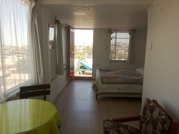 Imagen de la habitación del Hotel La Reyna. Foto 11