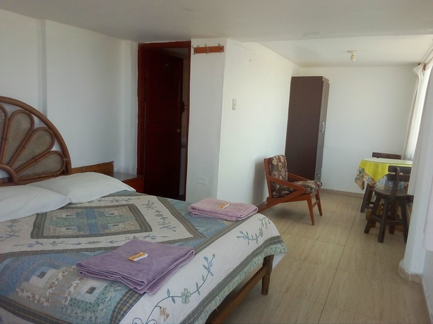 Imagen de la habitación del Hotel La Reyna. Foto 12