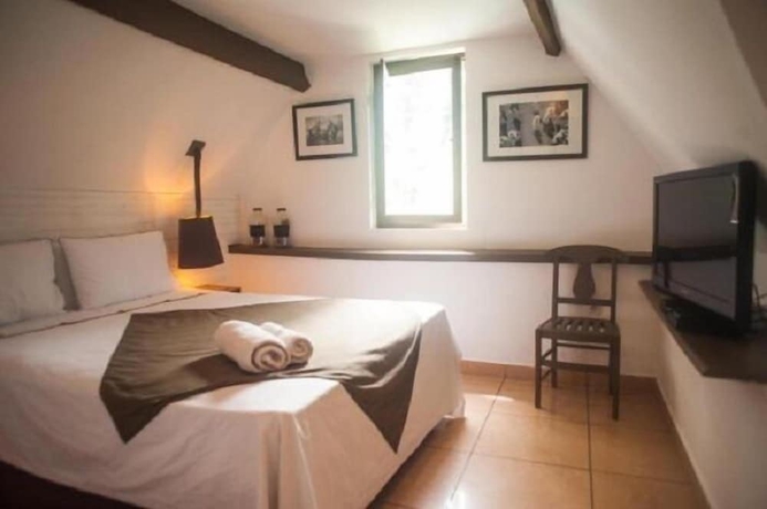 Imagen de la habitación del Hotel La Ribaudière. Foto 16