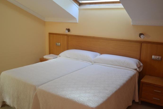 Imagen de la habitación del Hotel La Ribera. Foto 4