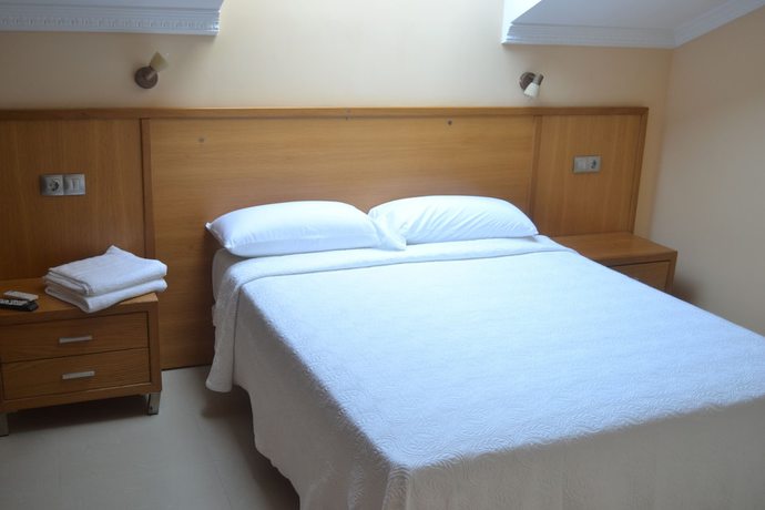 Imagen de la habitación del Hotel La Ribera. Foto 5