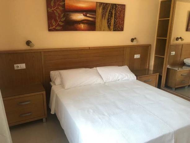 Imagen de la habitación del Hotel La Ribera. Foto 17