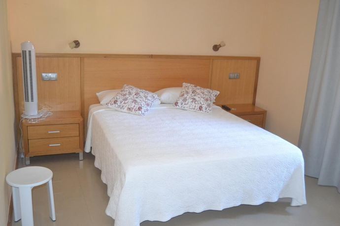 Imagen de la habitación del Hotel La Ribera. Foto 18