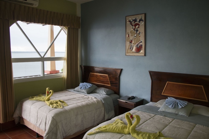 Imagen de la habitación del Hotel La Ribiera Del Lago Peten Itza. Foto 2