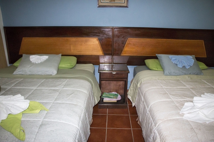 Imagen de la habitación del Hotel La Ribiera Del Lago Peten Itza. Foto 5