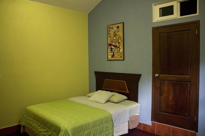 Imagen de la habitación del Hotel La Ribiera Del Lago Peten Itza. Foto 6