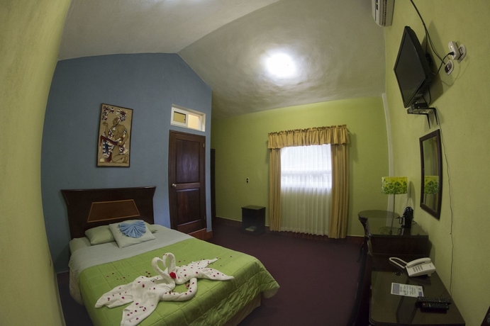 Imagen de la habitación del Hotel La Ribiera Del Lago Peten Itza. Foto 7