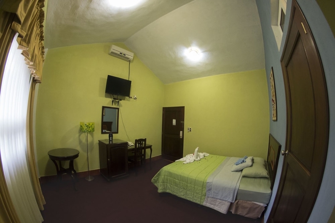 Imagen de la habitación del Hotel La Ribiera Del Lago Peten Itza. Foto 8