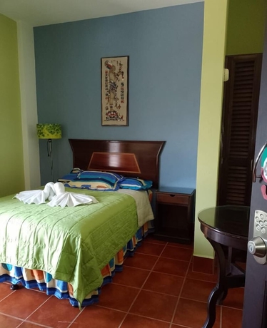 Imagen de la habitación del Hotel La Ribiera Del Lago Peten Itza. Foto 12