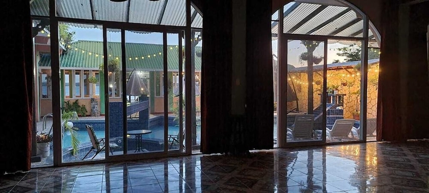 Imagen de la habitación del Hotel La Ribiera Del Lago Peten Itza. Foto 13