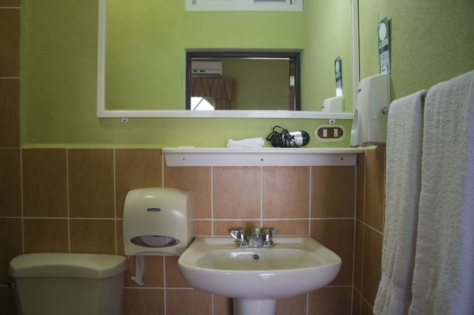 Imagen de la habitación del Hotel La Ribiera Del Lago Peten Itza. Foto 15