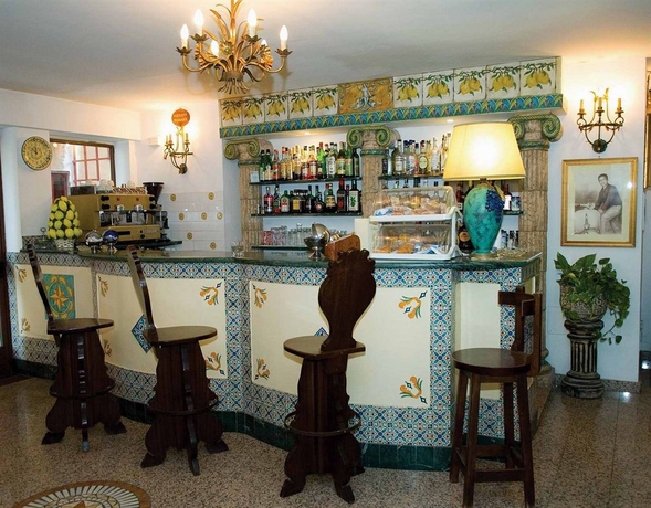 Imagen del bar/restaurante del Hotel La Riva. Foto 2