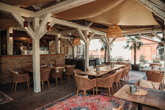 Imagen del bar/restaurante del Hotel La Riva, Siofok. Foto 3