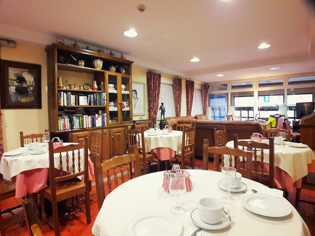 Imagen del bar/restaurante del Hotel La Rivera. Foto 2