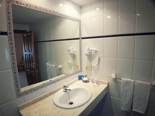 Imagen de la habitación del Hotel La Rivera. Foto 4