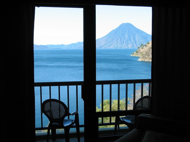 Imagen de los exteriores del Hotel La Riviera De Atitlan. Foto 4