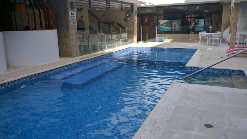 Imagen de la piscina del Hotel La Riviera, Santa Marta. Foto 18