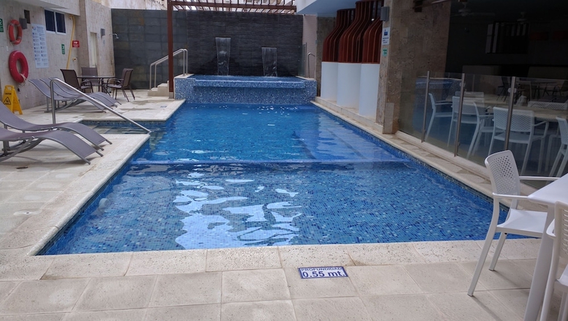 Imagen de la piscina del Hotel La Riviera, Santa Marta. Foto 19