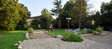 Imagen de los exteriores del Hotel La Riviere. Foto 5