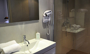 Imagen de la habitación del Hotel La Riviere. Foto 4