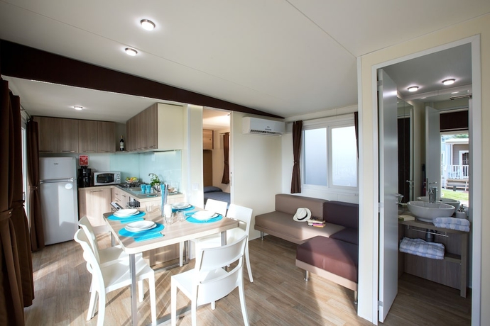 Imagen de la habitación del Hotel La Rocca Camping Village. Foto 9