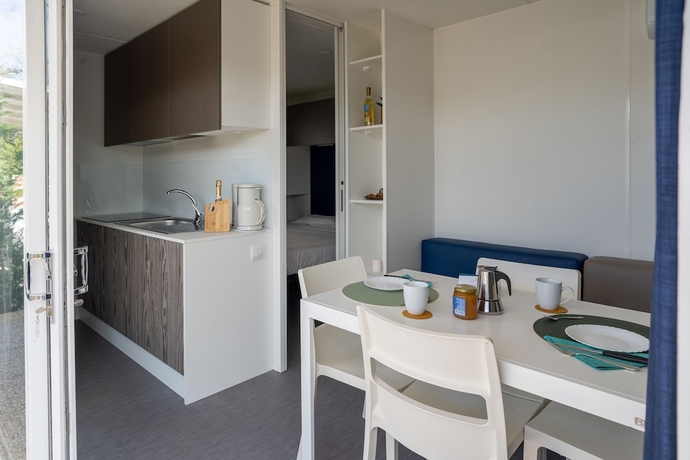 Imagen de la habitación del Hotel La Rocca Camping Village. Foto 11