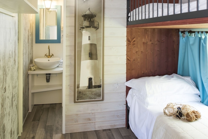 Imagen de la habitación del Hotel La Rocca Camping Village. Foto 13