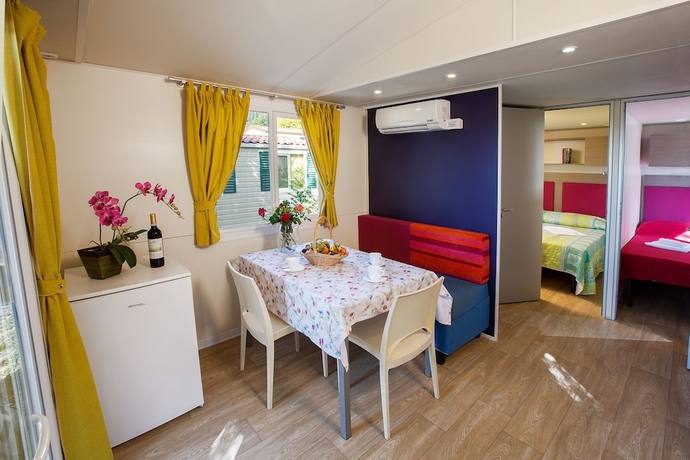 Imagen de la habitación del Hotel La Rocca Camping Village. Foto 15